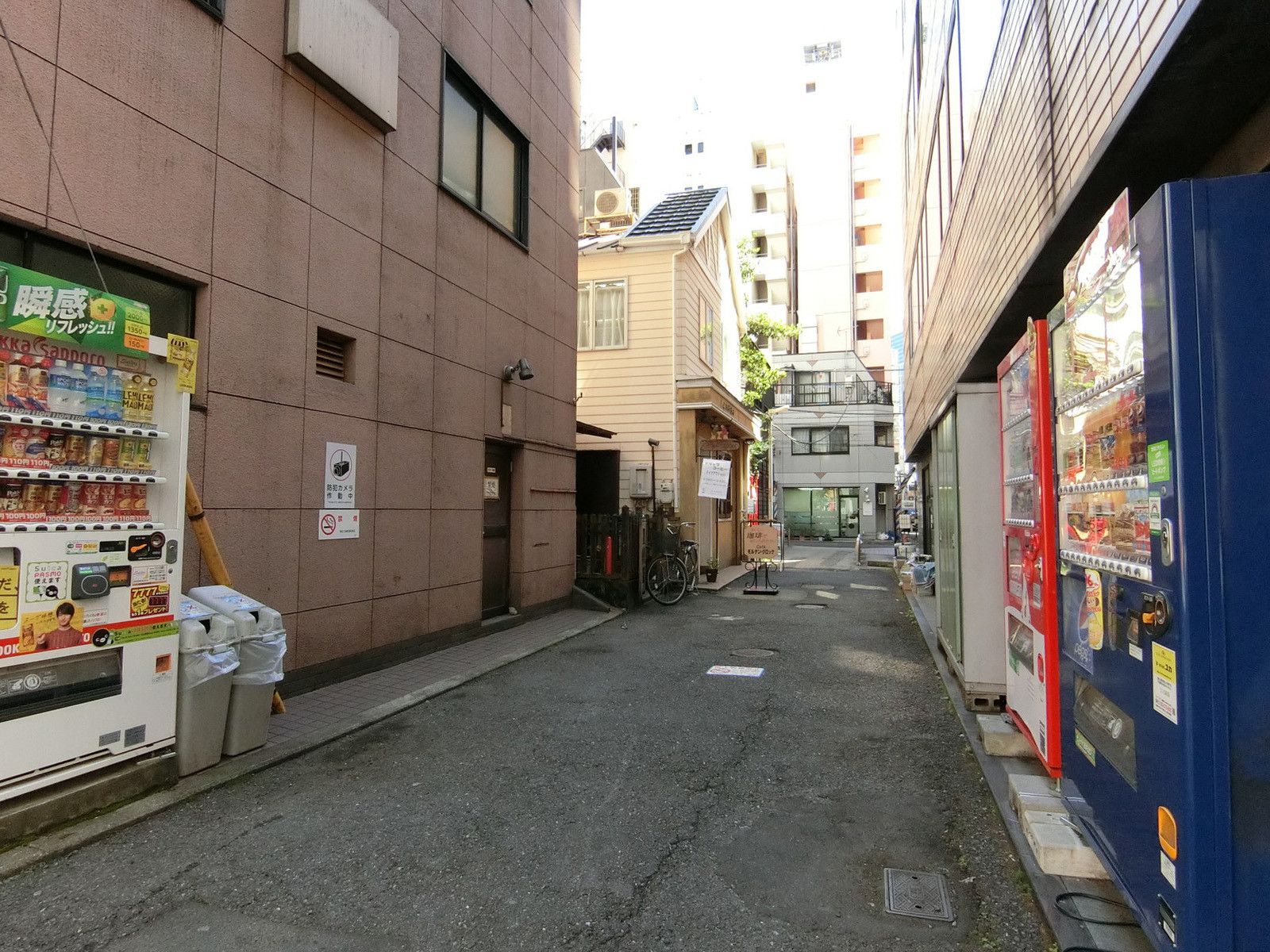 オフィス前面の通り
