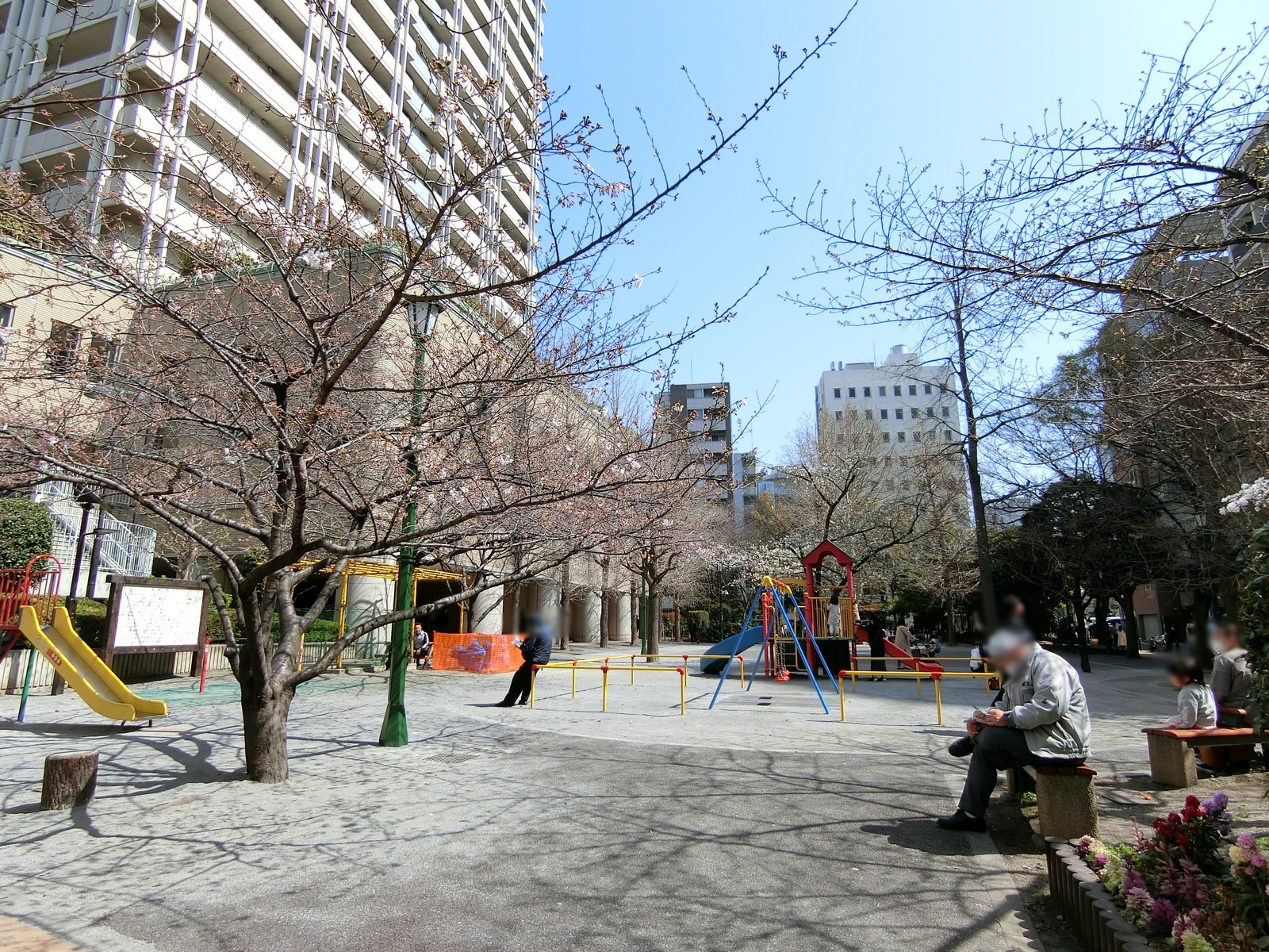 徒歩1分の京橋公園