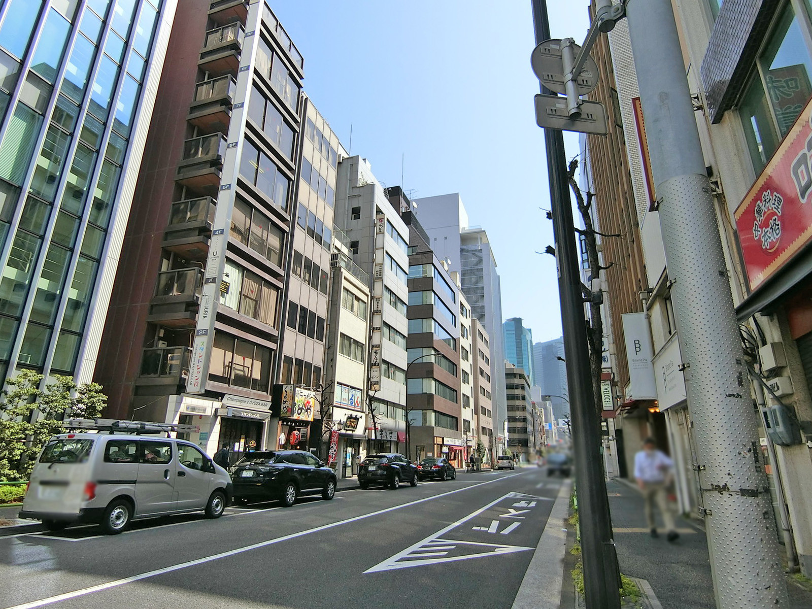 COMS虎ノ門前面の通り