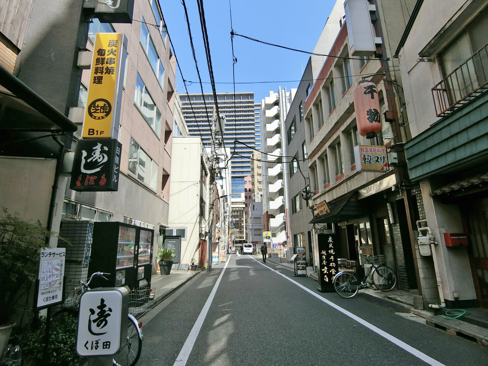 新橋TSビル前面の通り