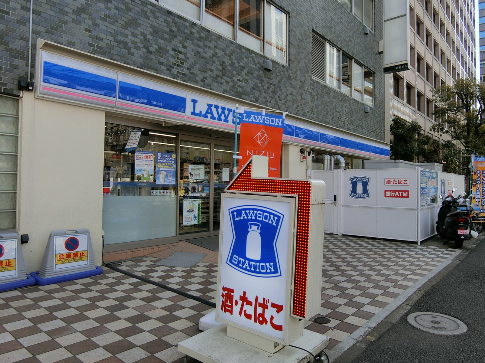 徒歩2分のローソン