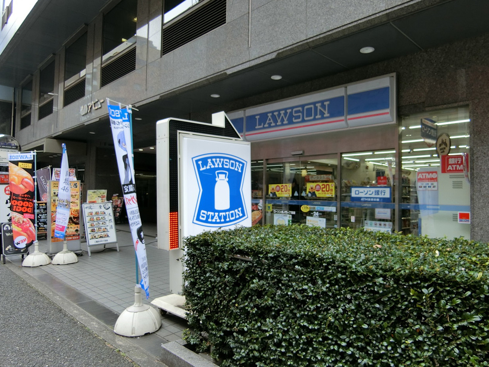 徒歩1分のローソン