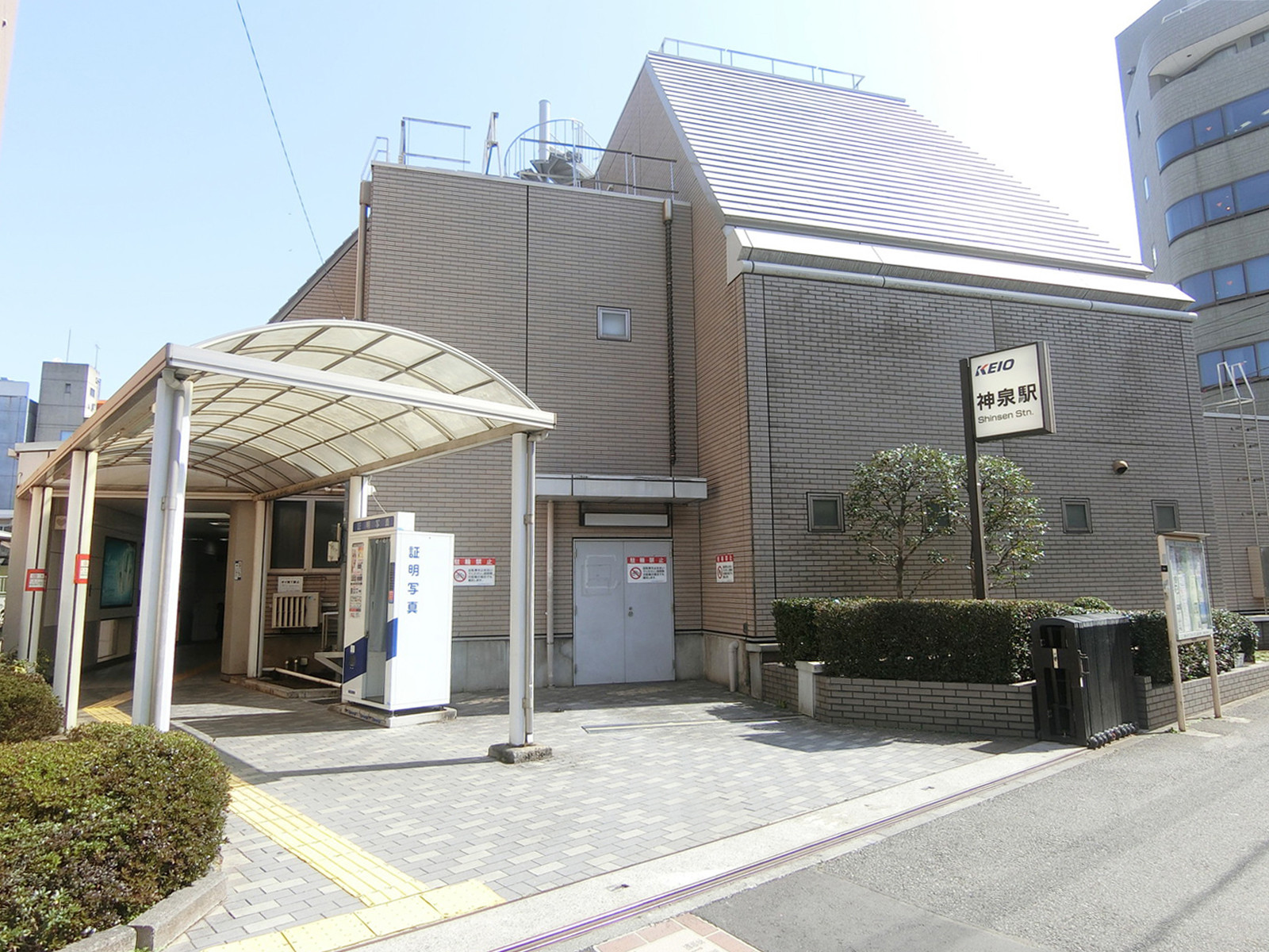 最寄りの「神泉駅」