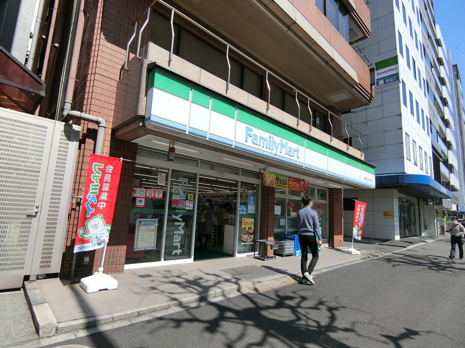 徒歩1分のファミリーマート