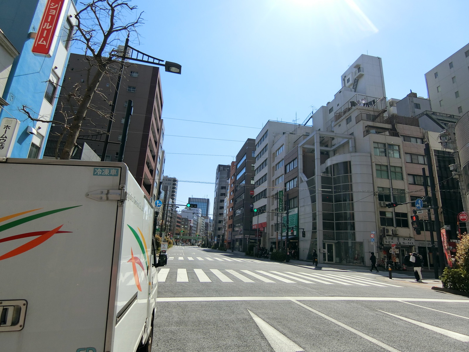 サンクビル前面の清州橋通り