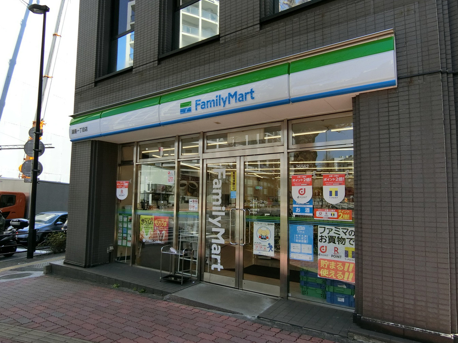 並びのファミリーマート