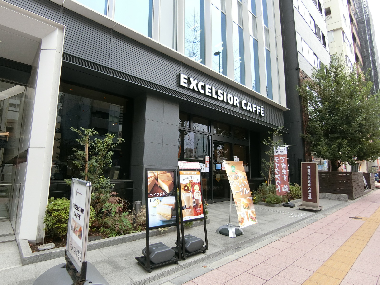 隣のエクセルシオール カフェ