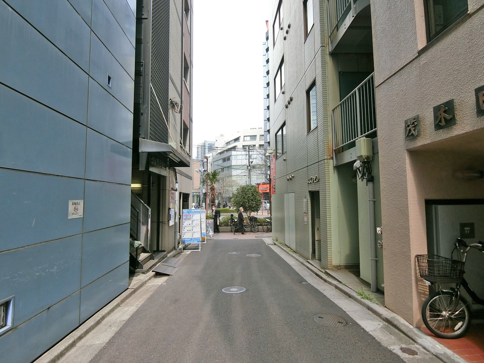 茂木ビル前面の通り