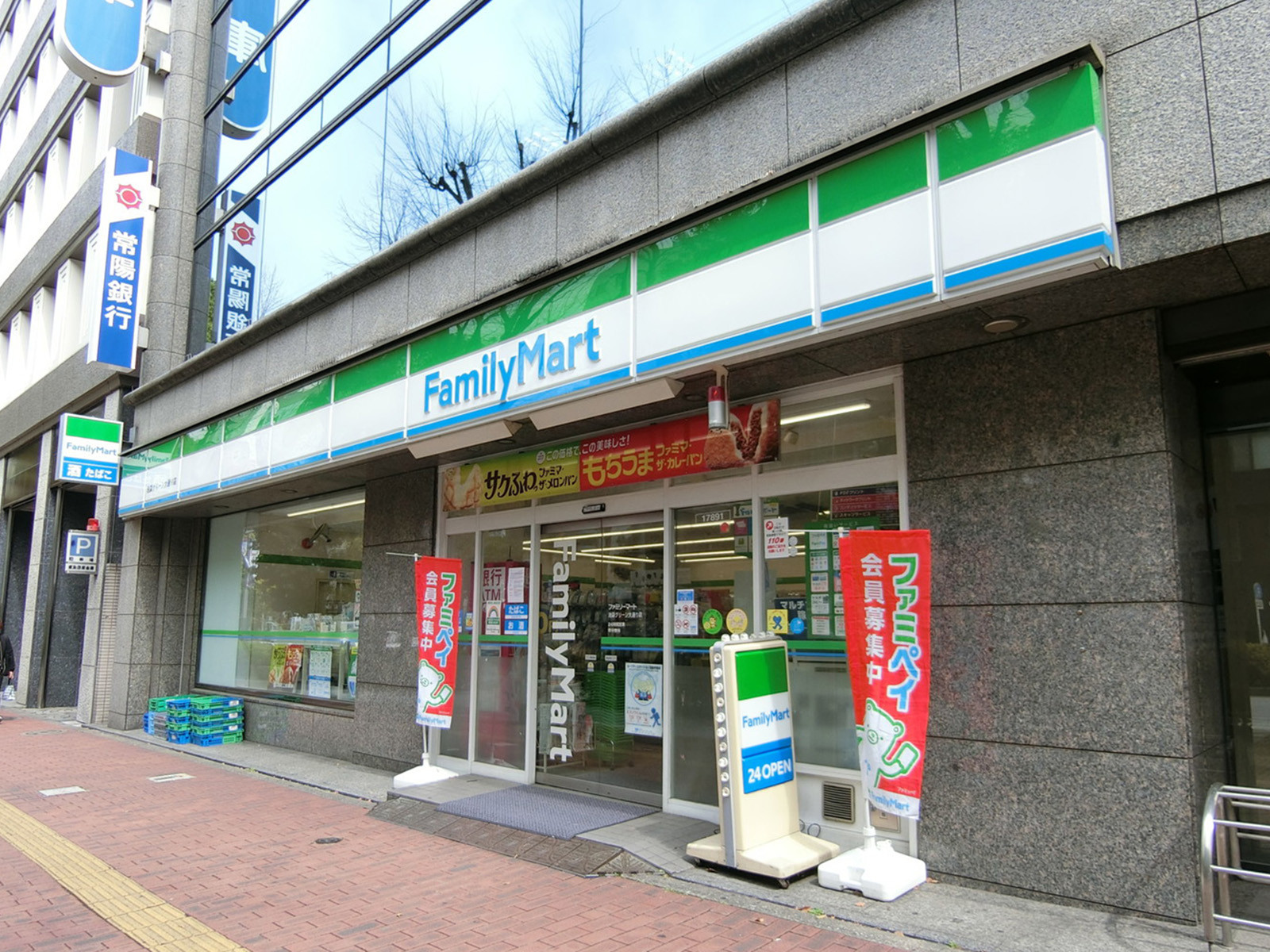 並びのファミリーマート