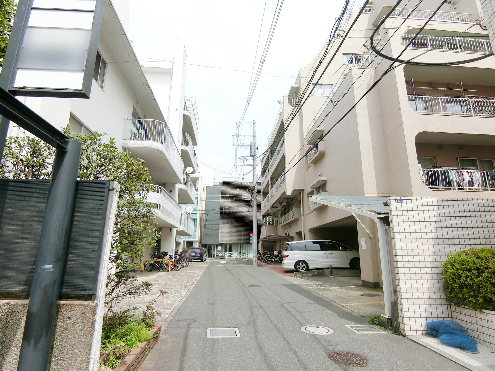Rizビル前面の通り