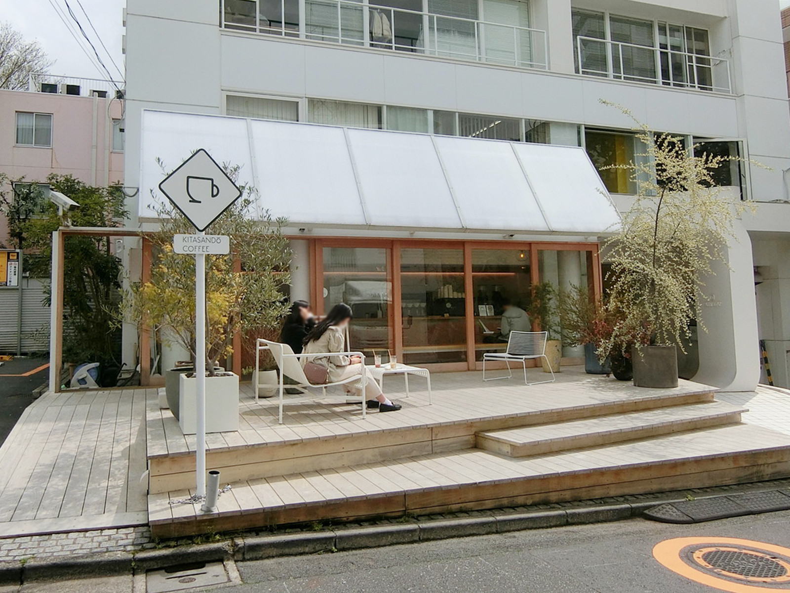 近くにあるカフェ