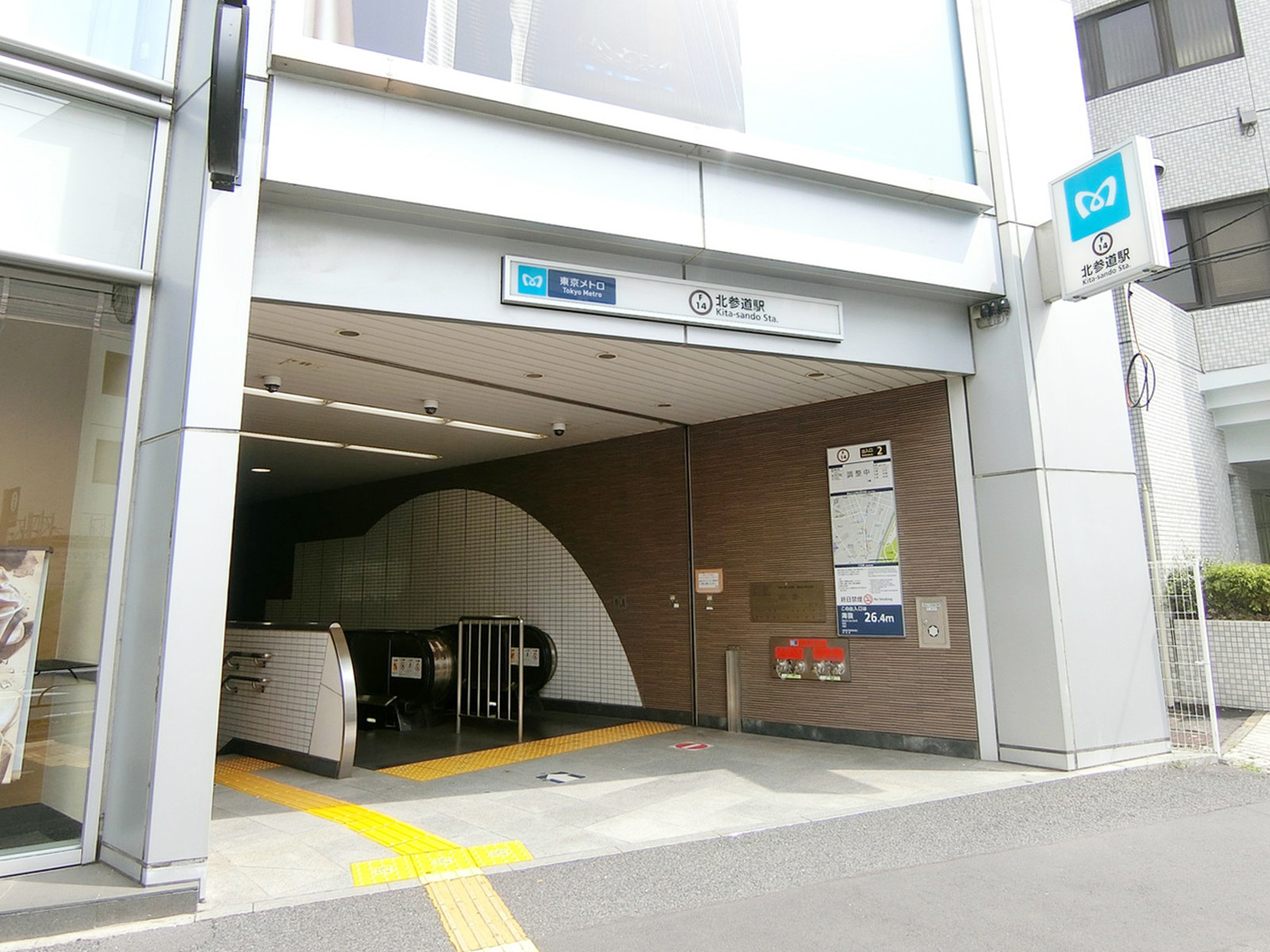 最寄りの「北参道駅」