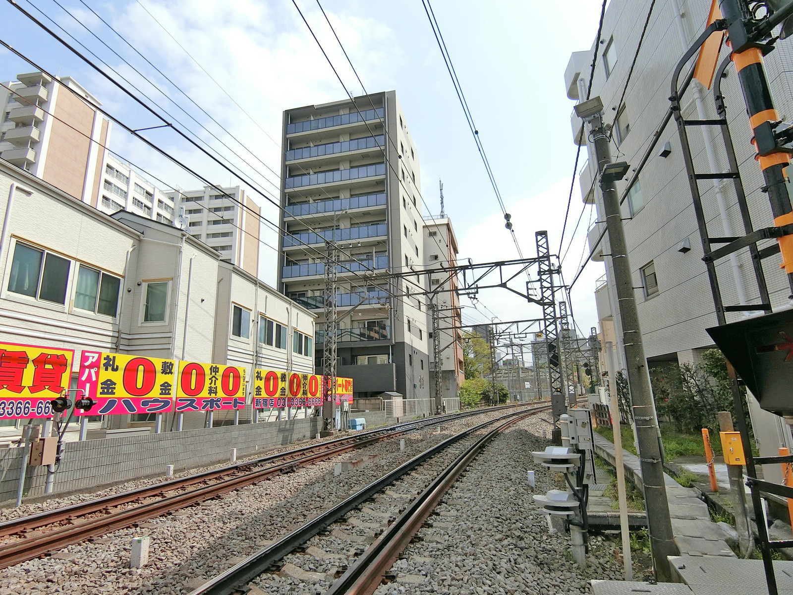 線路沿いに立地