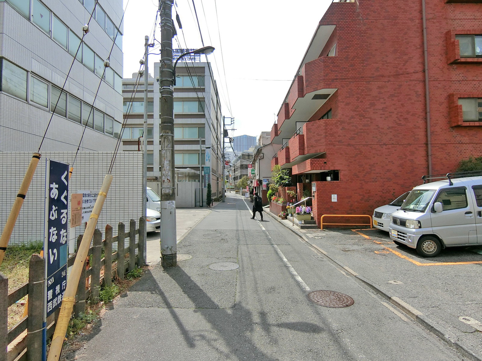 フジイビル前面の通り