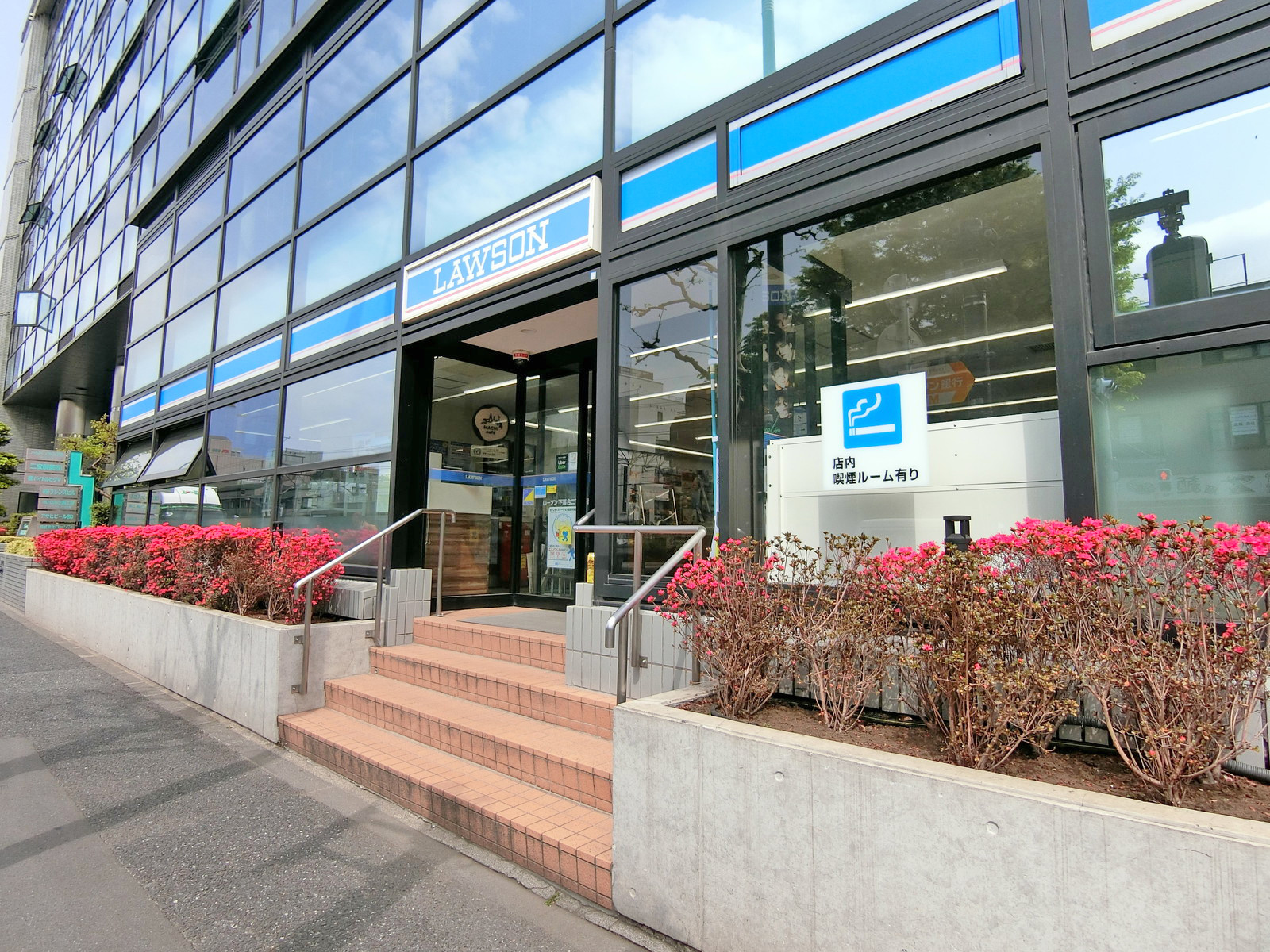 徒歩3分のローソン下落合二丁目店