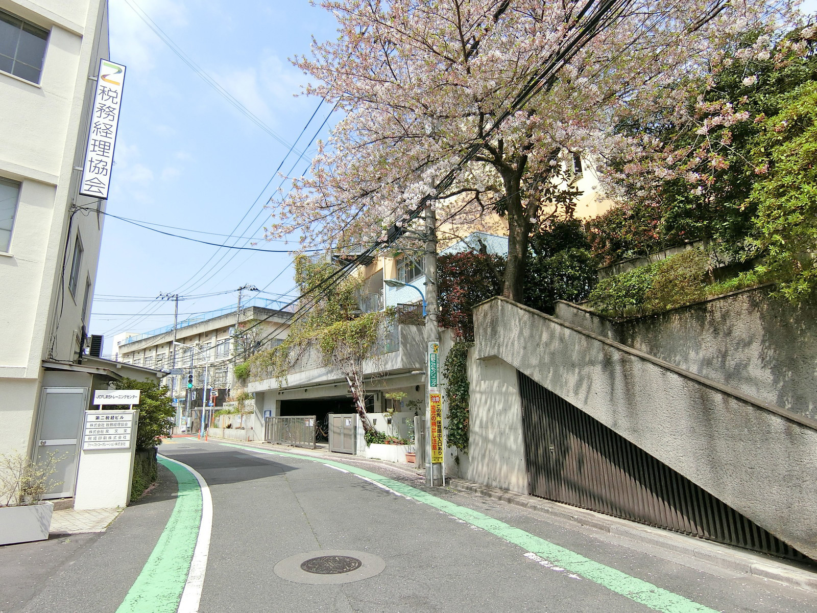 周辺は閑静なエリア