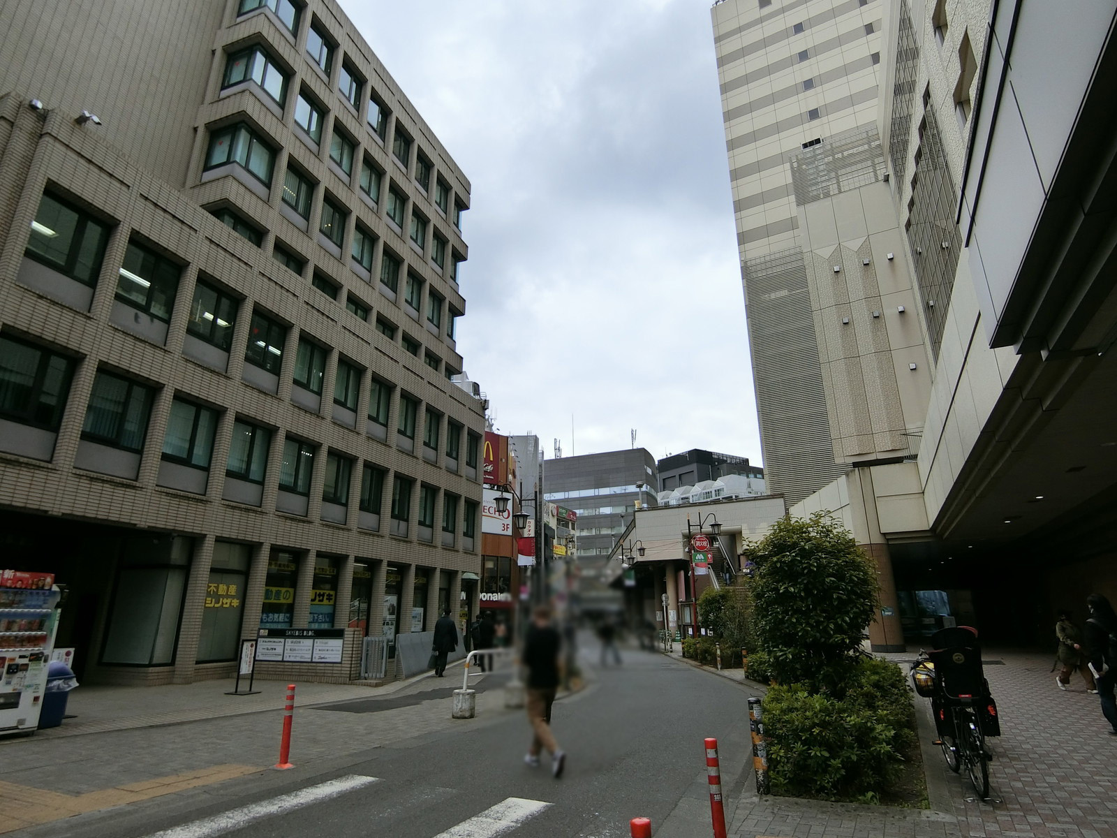 スカイエビスビル前面の通り