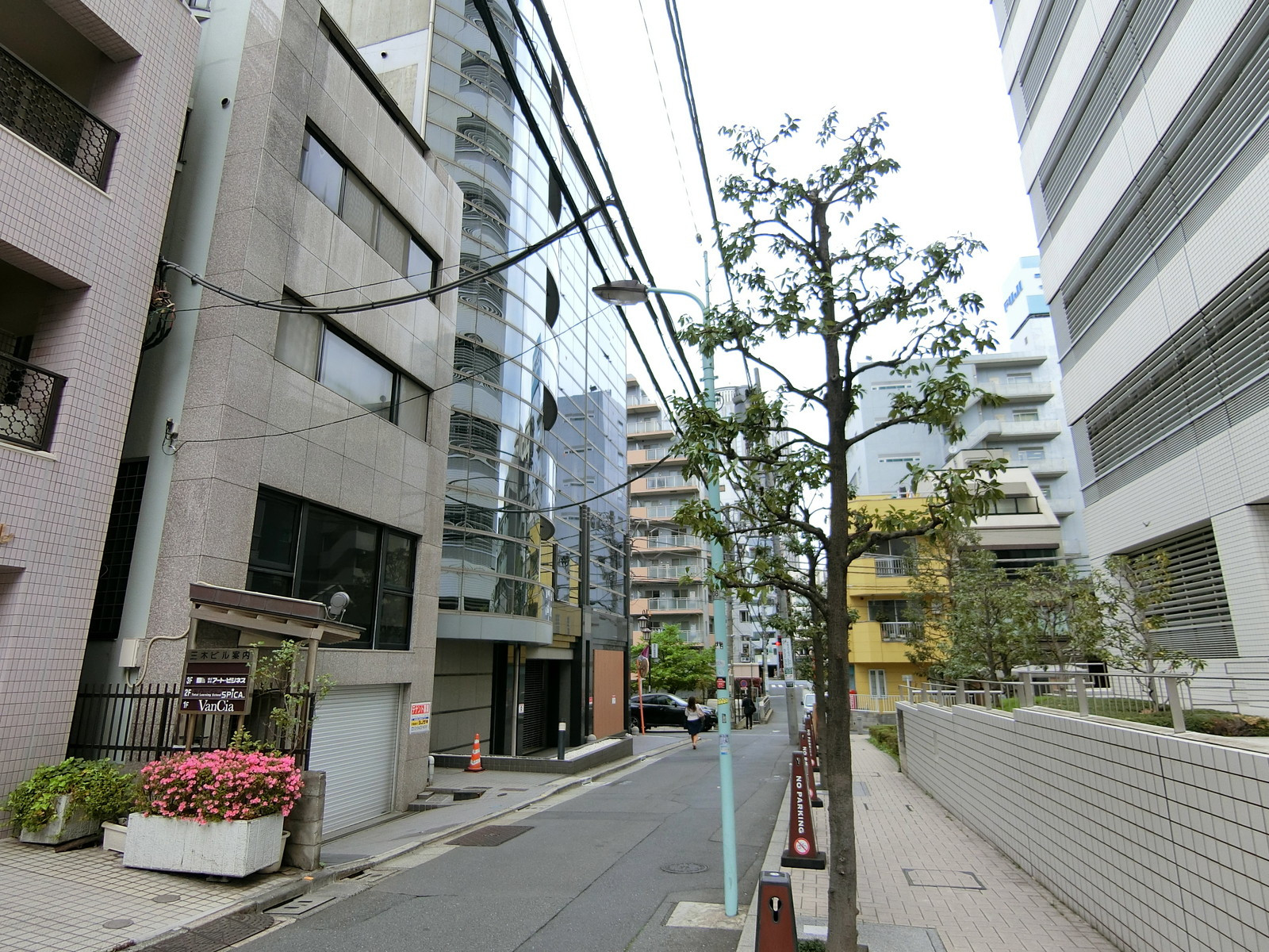 佐藤ビル前面の通り