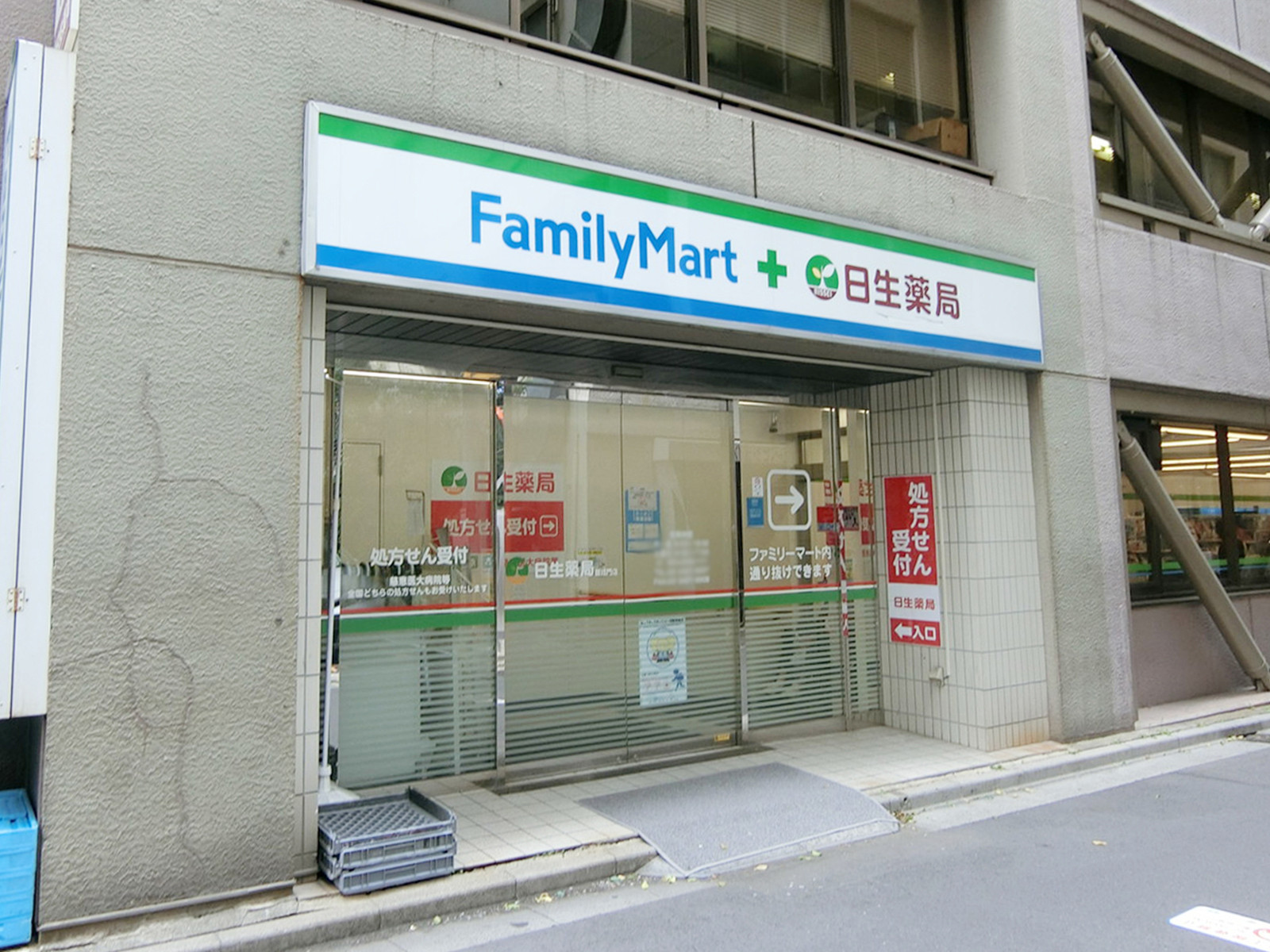 徒歩1分のファミリーマート