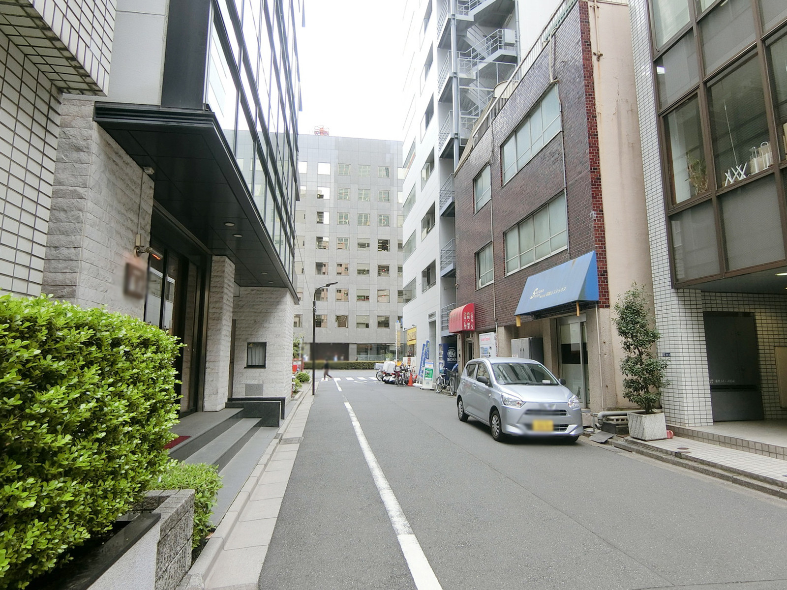 第二山内ビル前面の通り