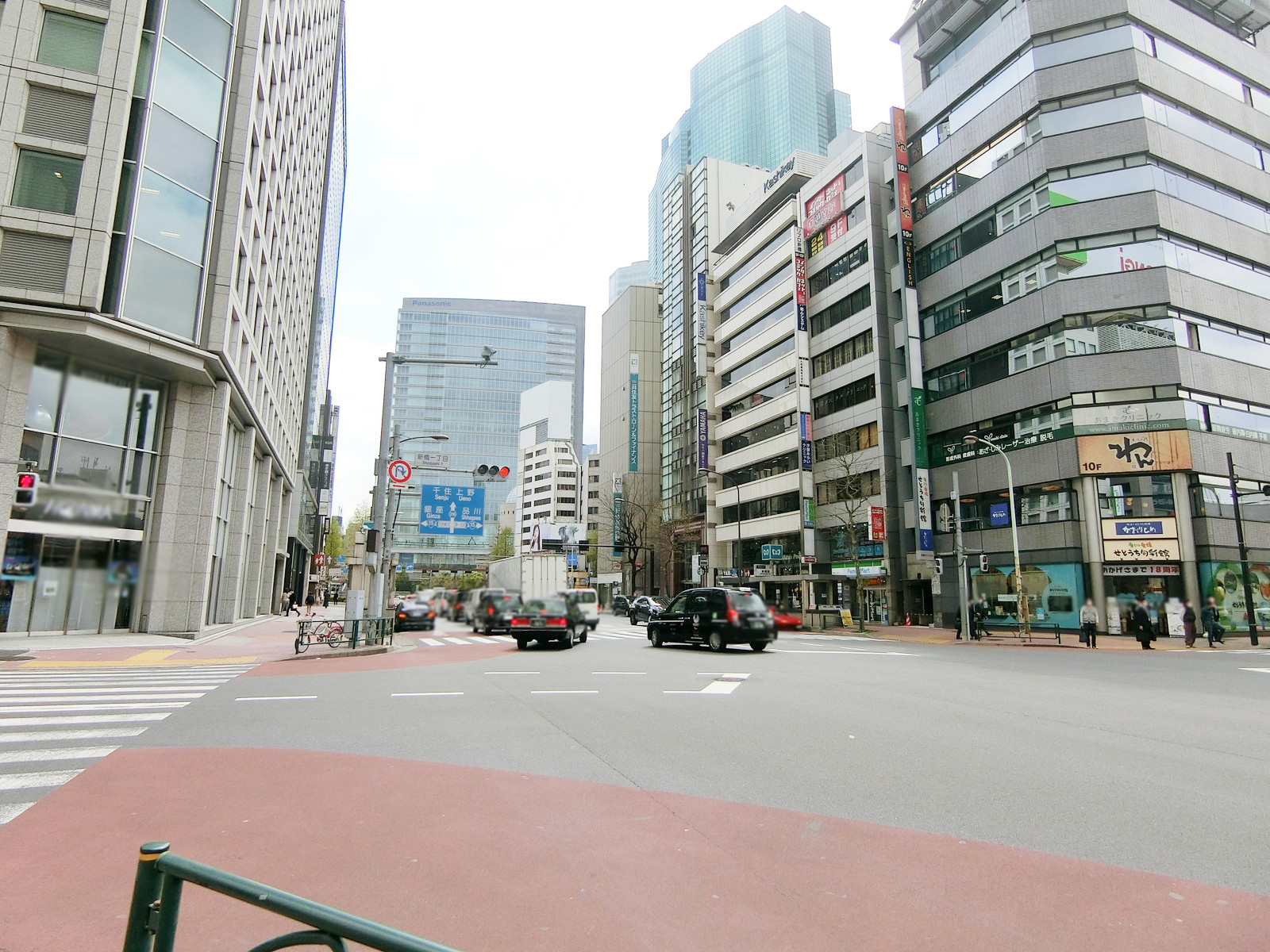 新橋M-SQUARE前面の外堀通り