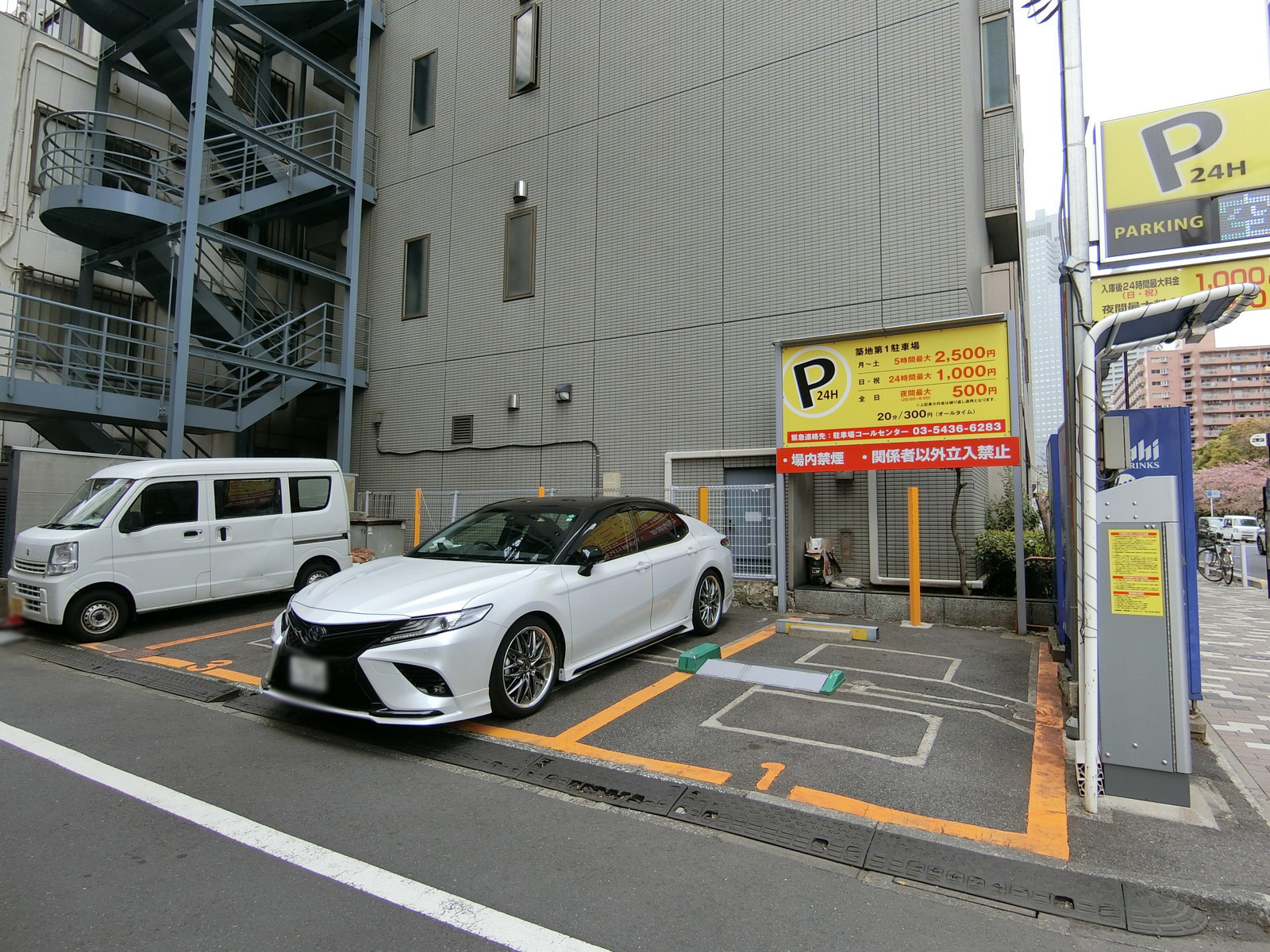 裏手にあるコインパーキング