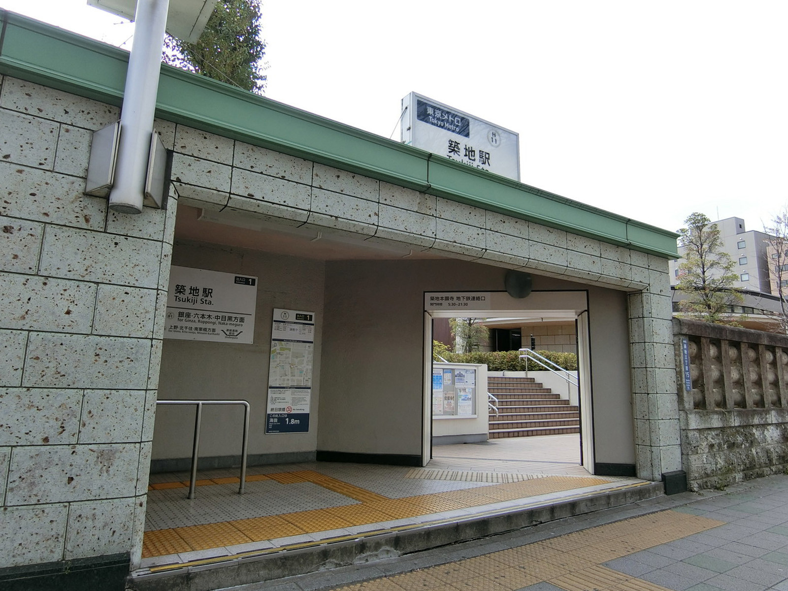 最寄りの「築地駅」