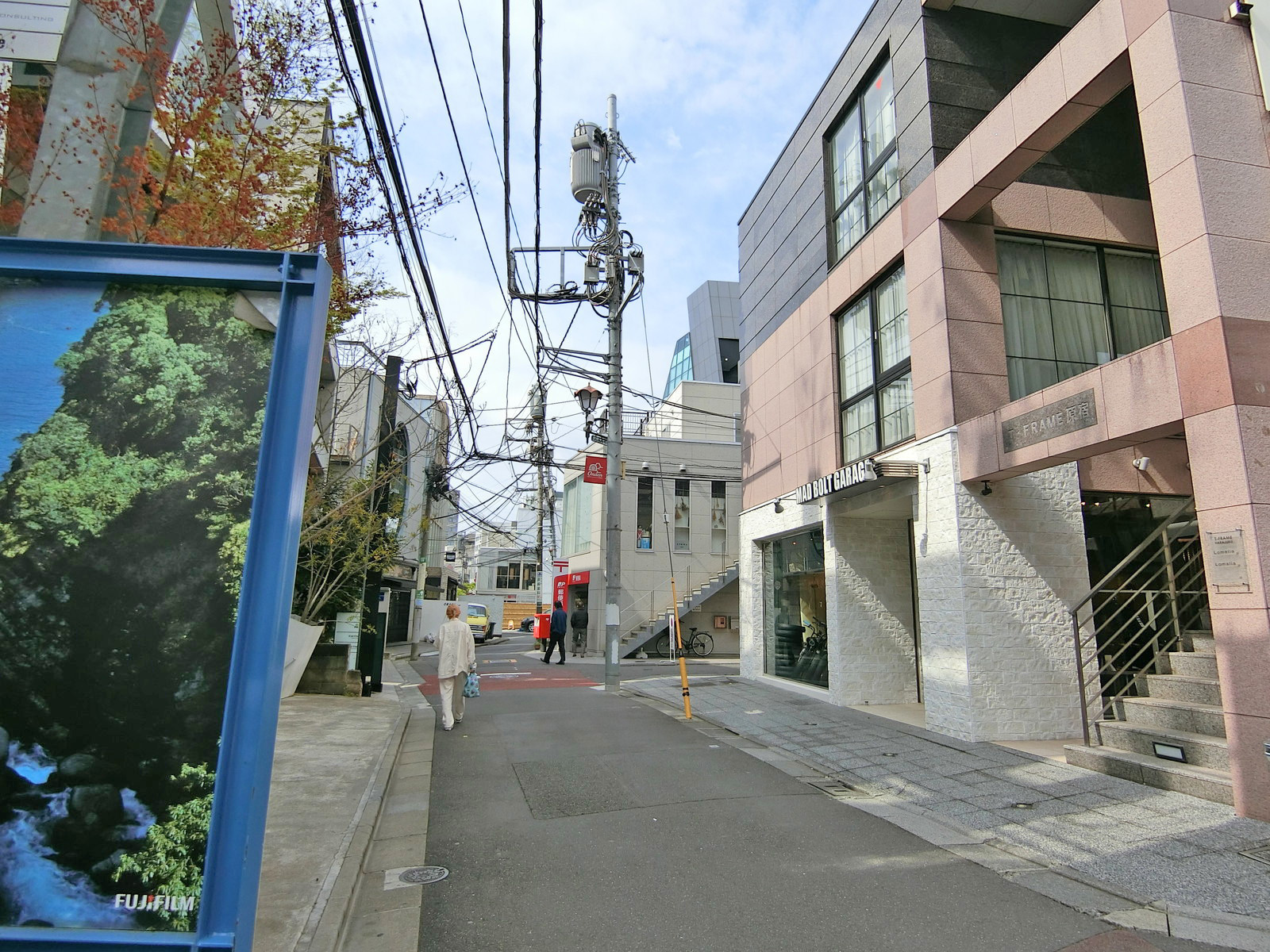和秀ビル前面の通り