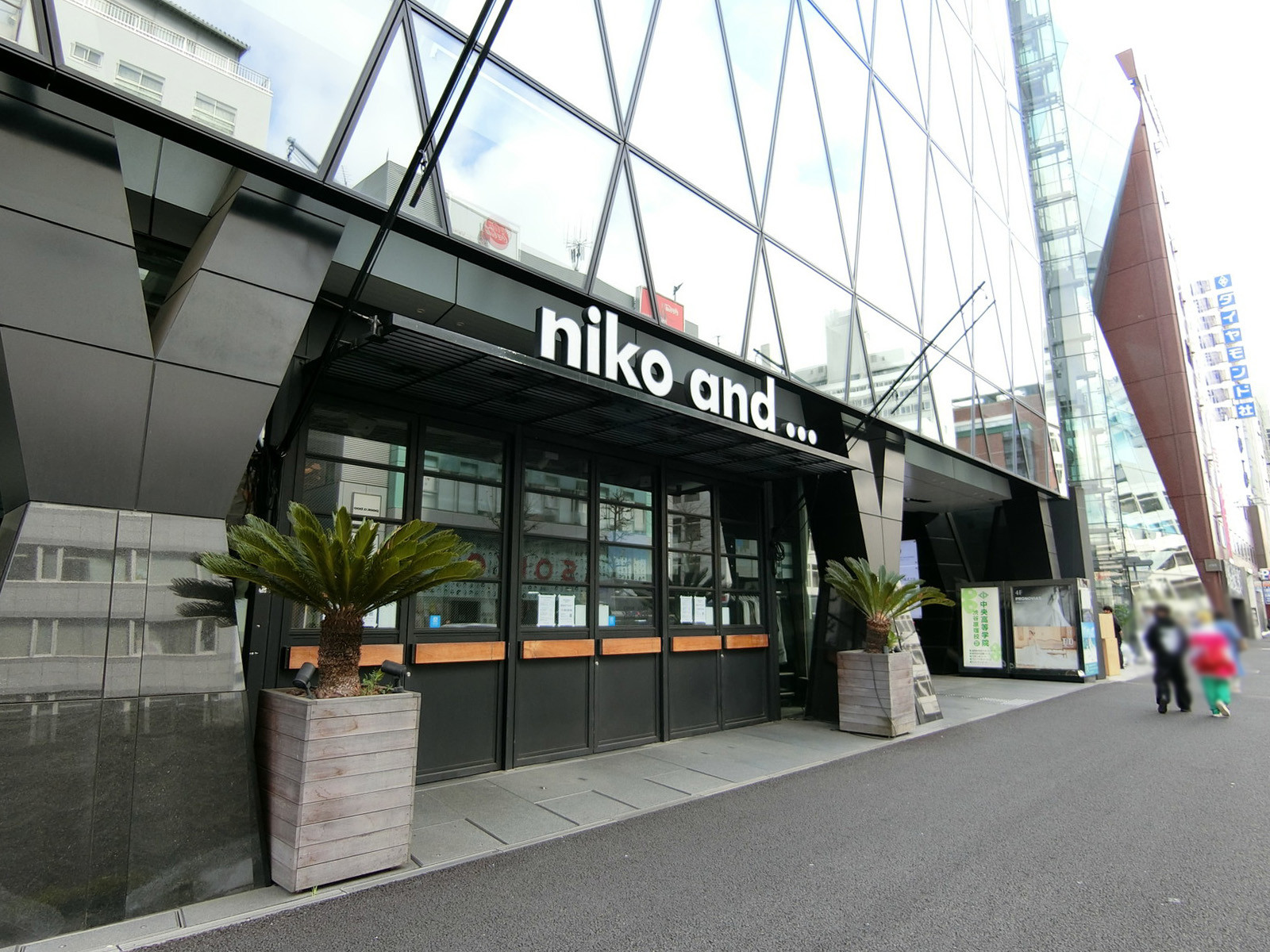 周辺は衣料品店が点在