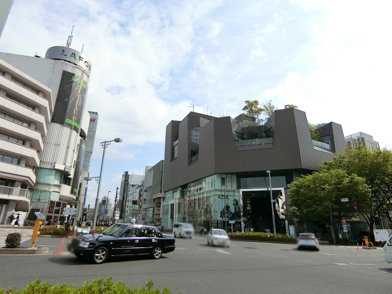 付近の神宮前交差点