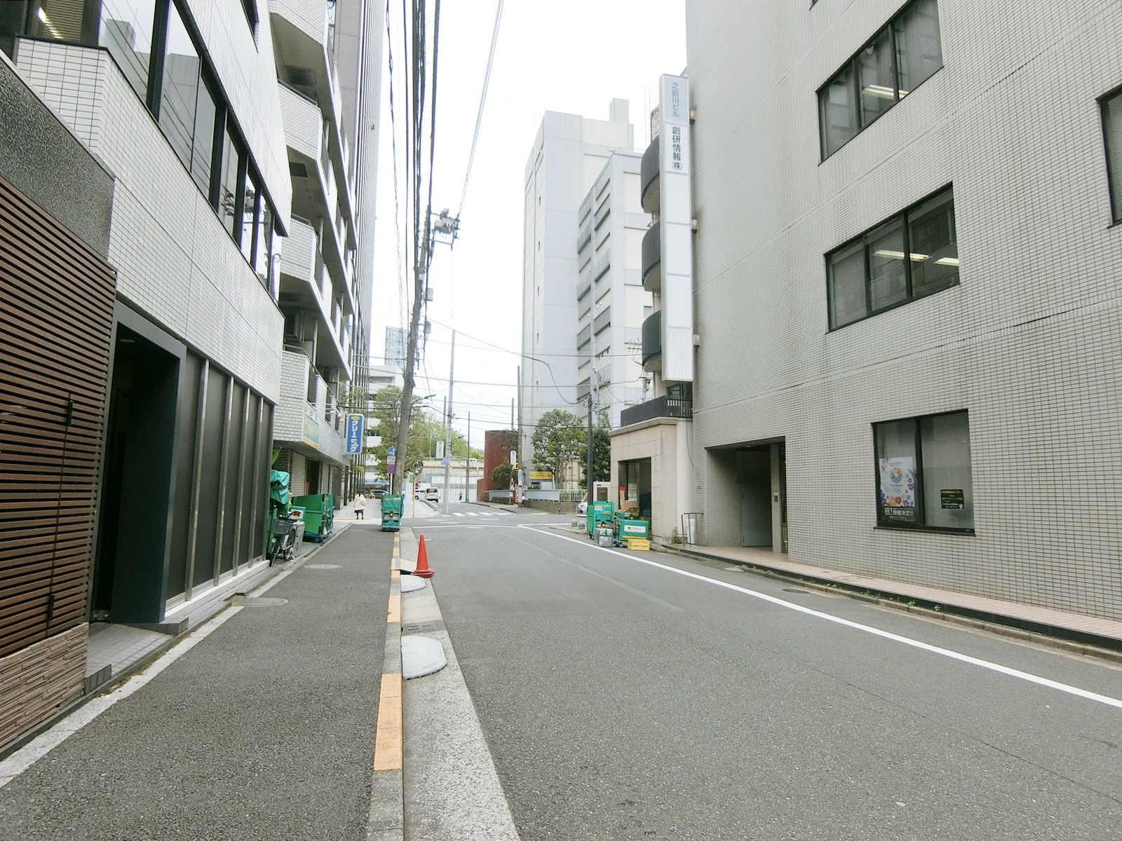 芝IYビル前面の通り