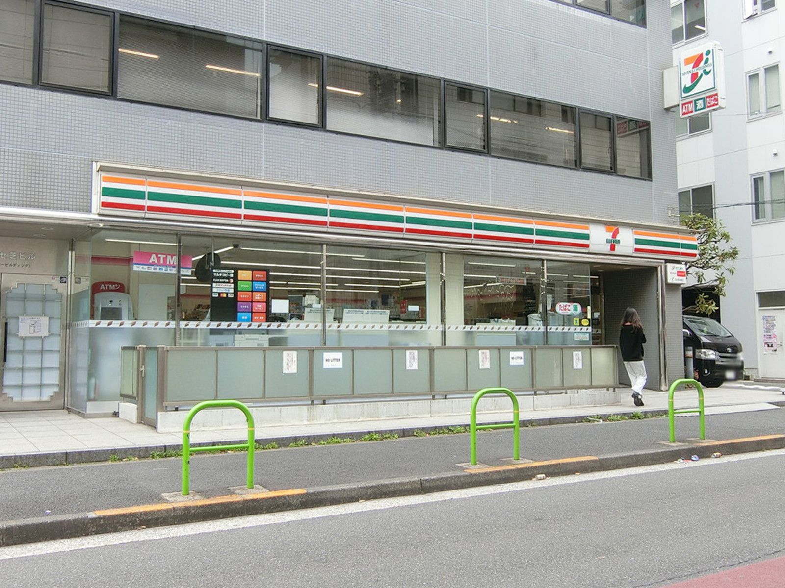 並びのセブン-イレブン