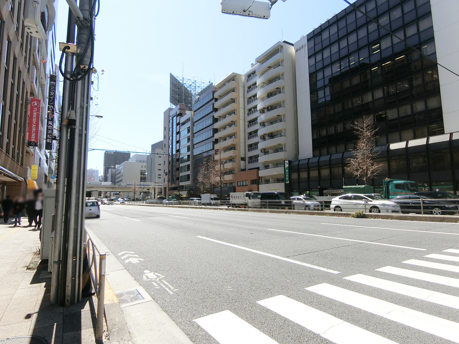 KAMONビル前面の第一京浜