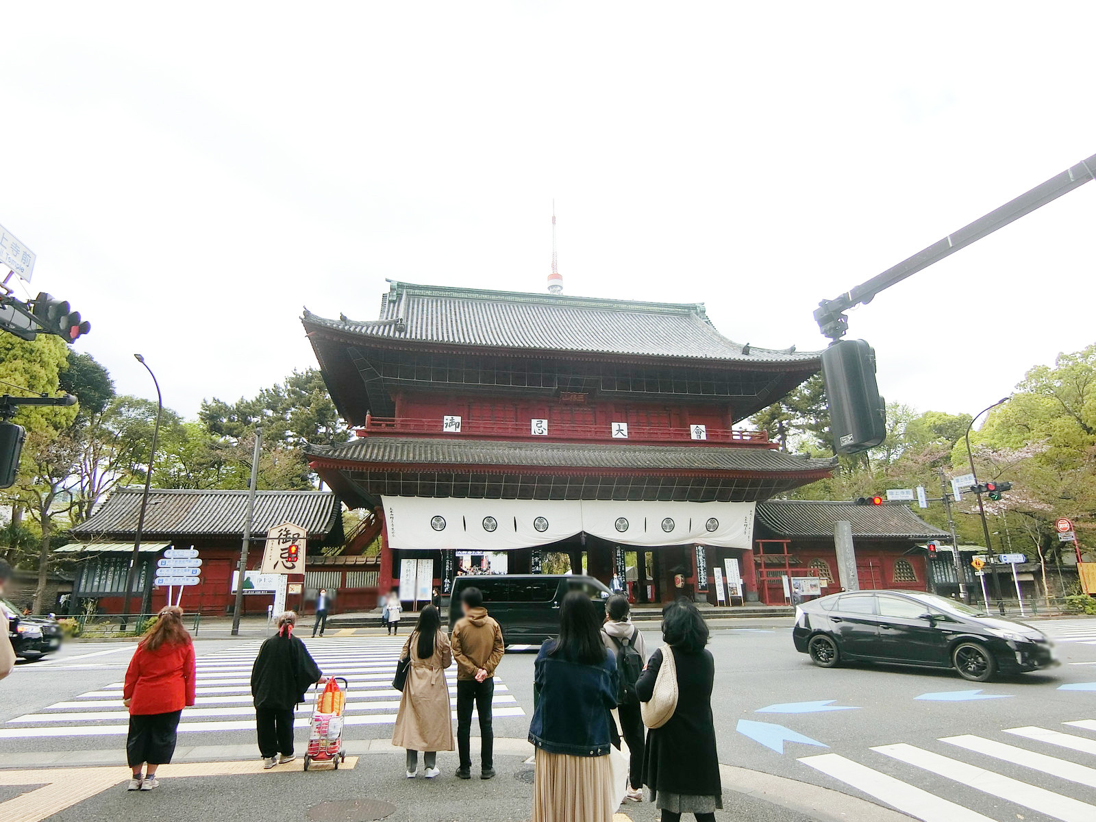 目の前には三解脱門