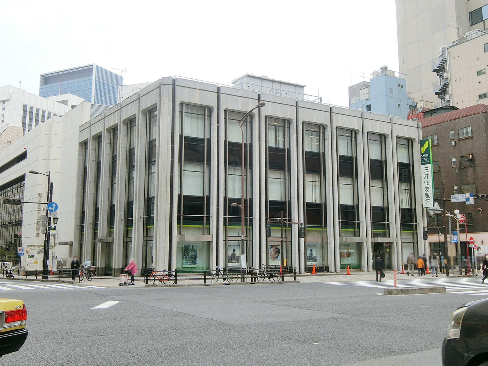 徒歩2分の三井住友銀行三田通支店