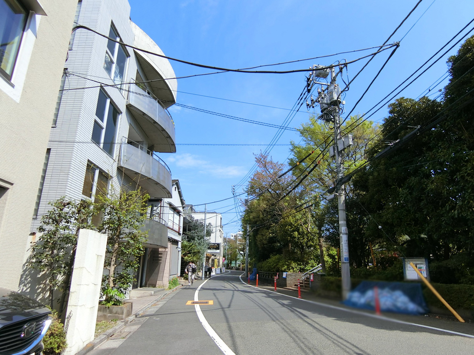 Jビル前面の通り