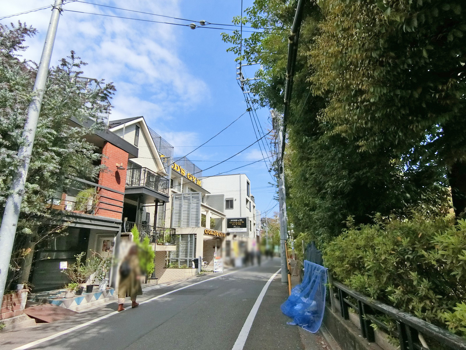 周辺は落ち着いた雰囲気の住宅街