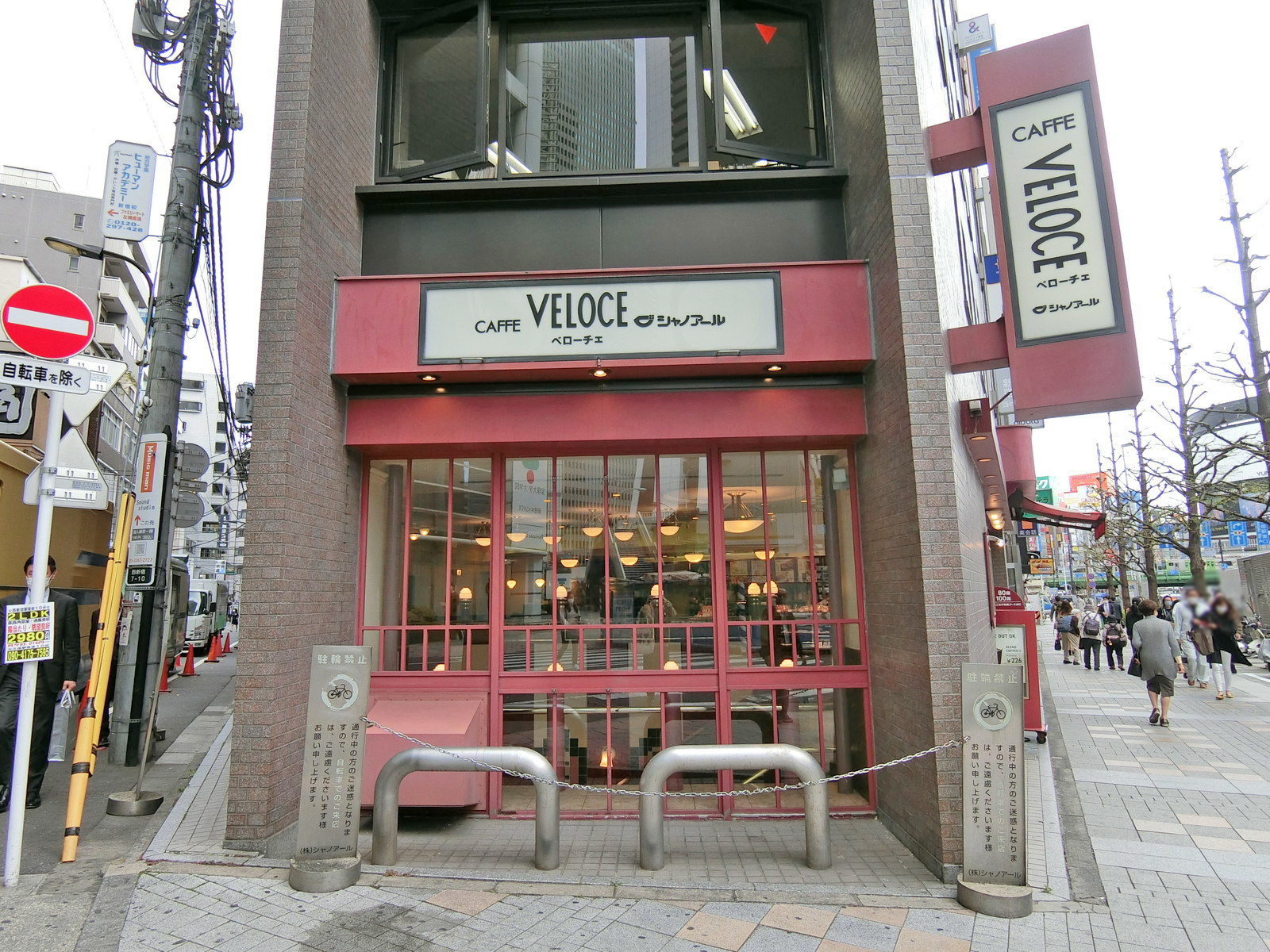 徒歩1分のベローチェ西新宿店