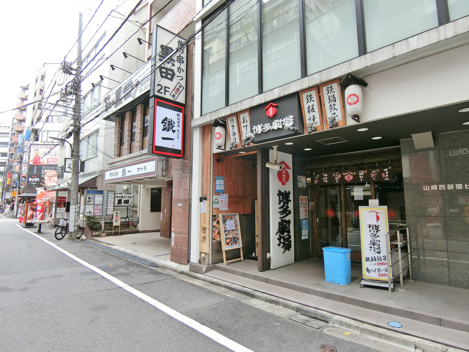 付近には飲食店が充実