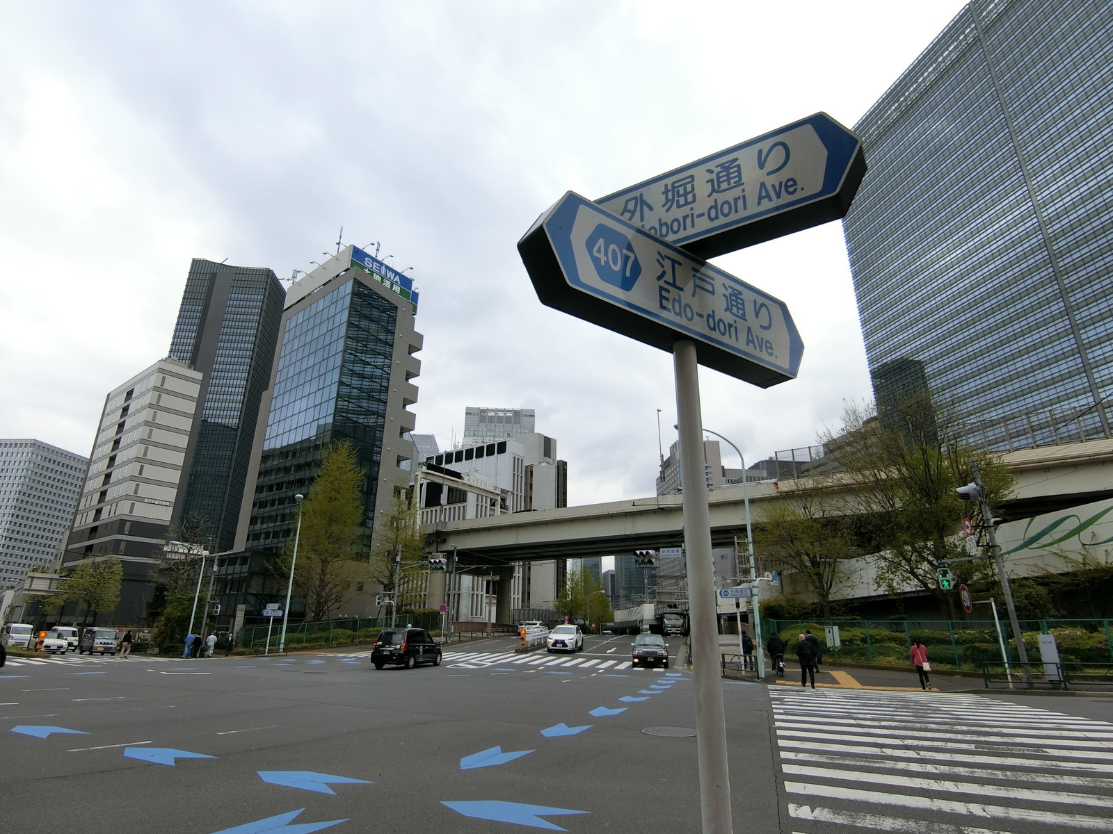 付近の新常盤橋交差点