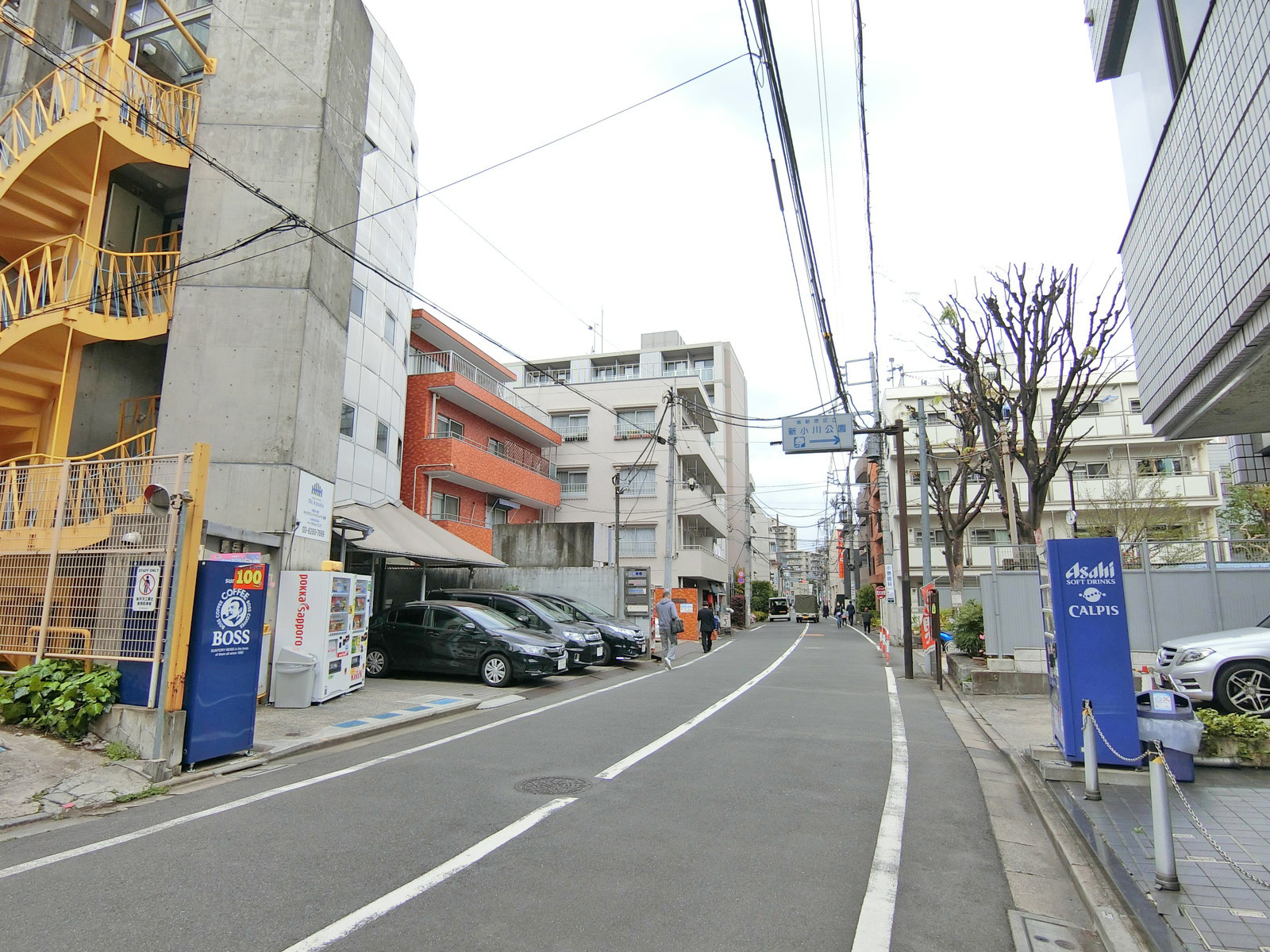 周辺は閑静なエリア