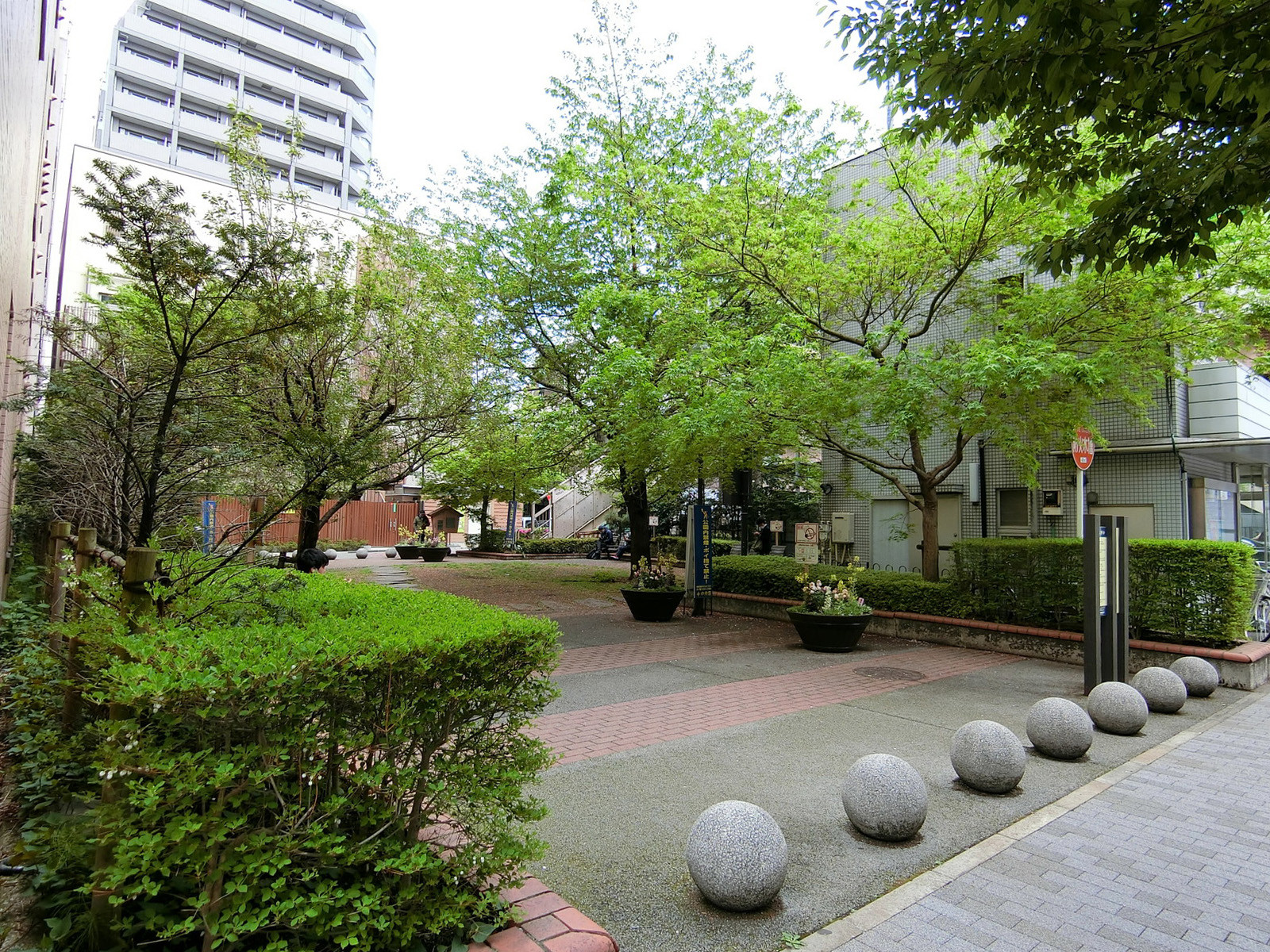 隣の地蔵橋公園