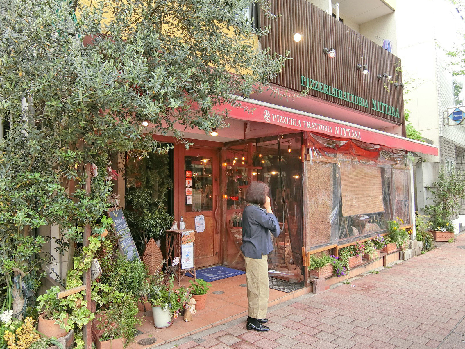 徒歩1分のイタリア料理「PIZZERIA TRATTORIA NITTANA」