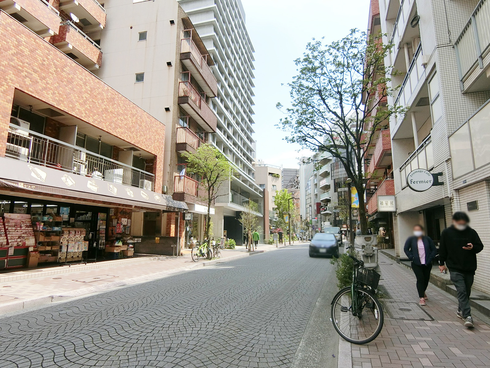 第三長門ビル前面の通り