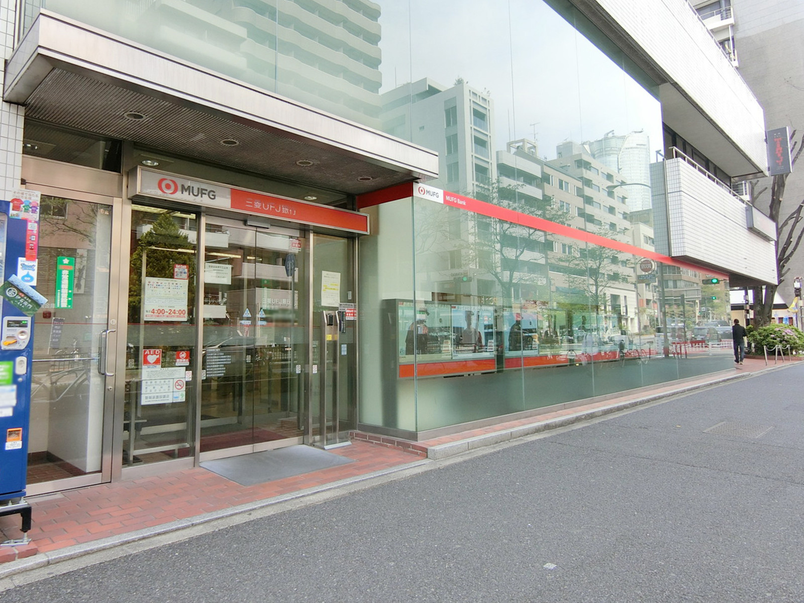 麻布十番駅近くの三菱UFJ銀行