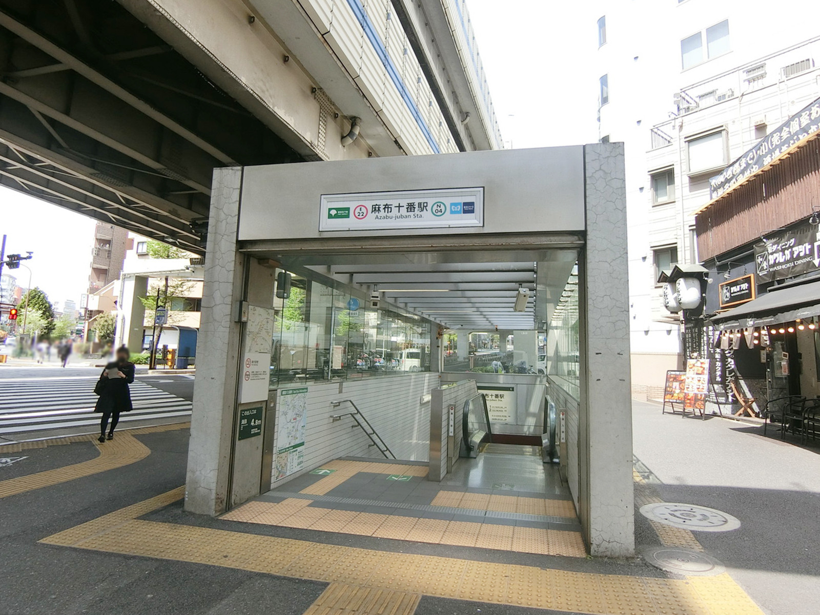 最寄りの「麻布十番駅」