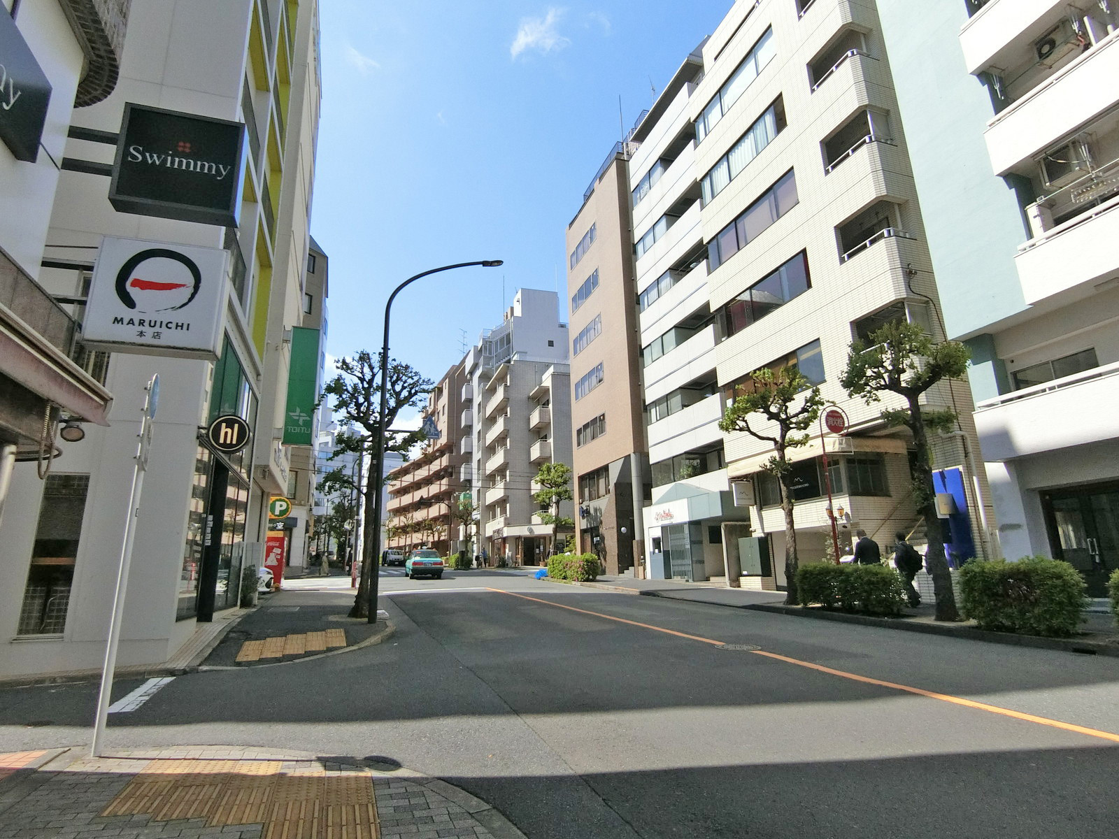 恵比寿フラワーマンション前面の通り