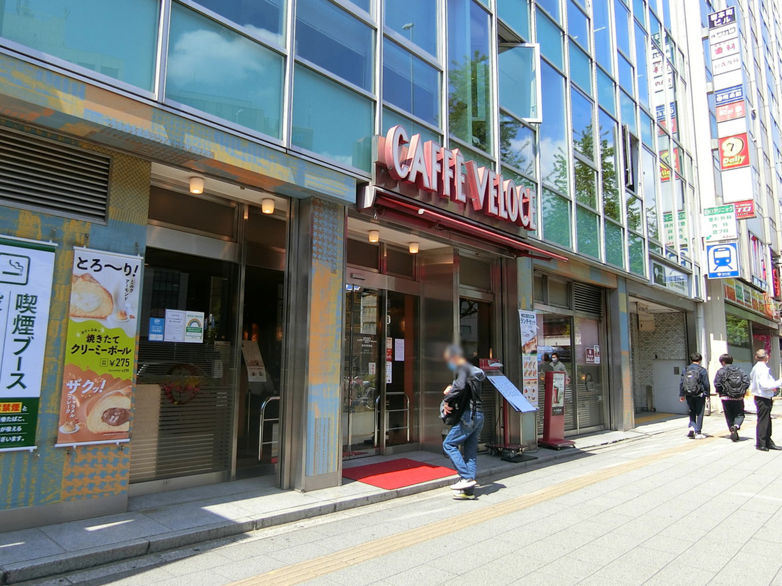 徒歩3分のカフェ・ベローチェ岩本町駅前店
