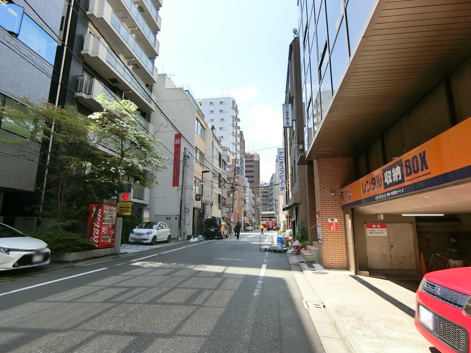 渡辺ビル前面の通り