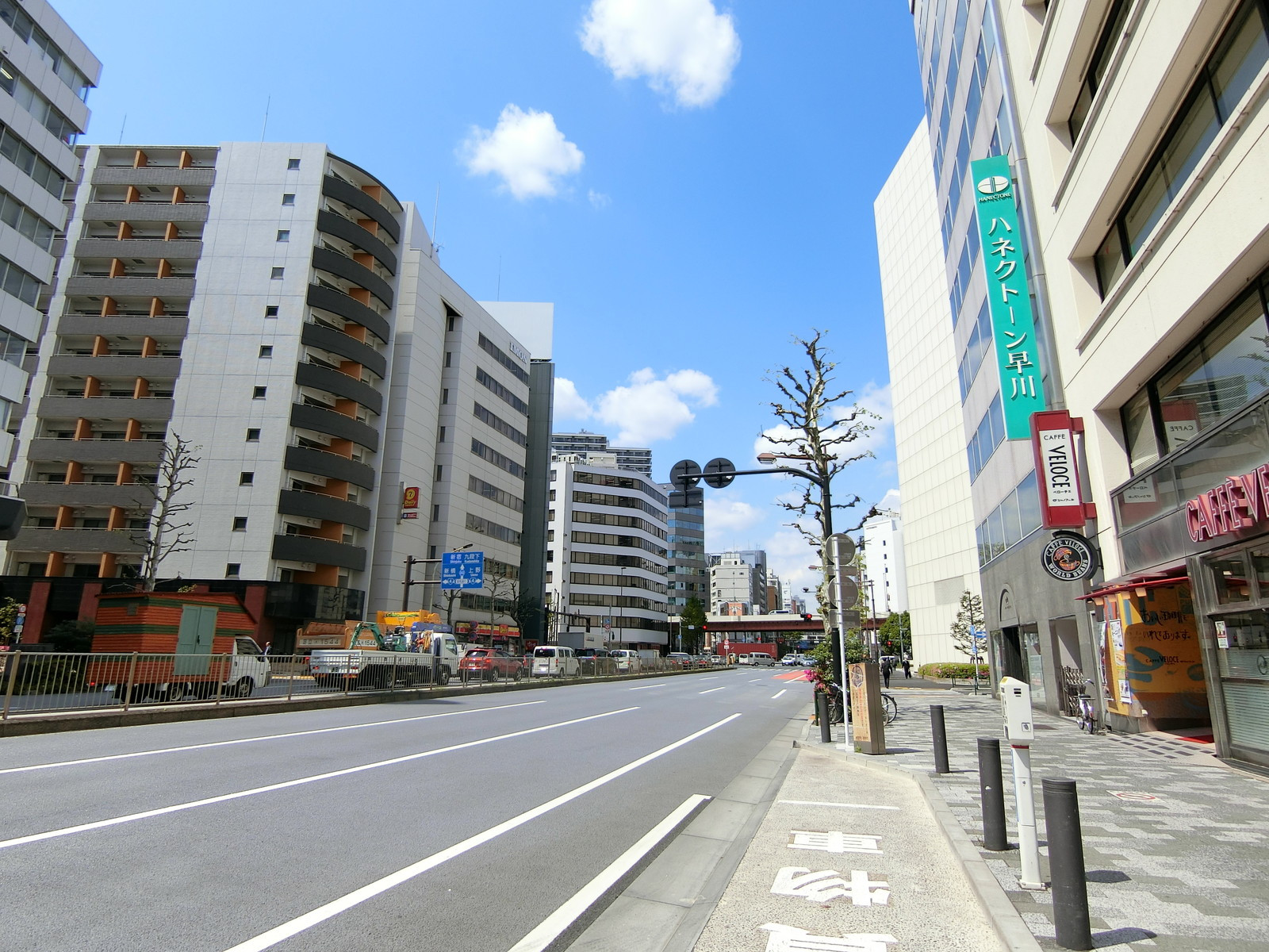 近くの靖国通り